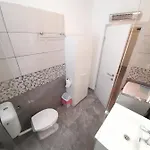 In A Residential Building In The Center Of Pag Apartamento *