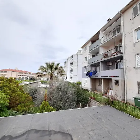 Apartmán In A Residential Building In The Center Of Pag