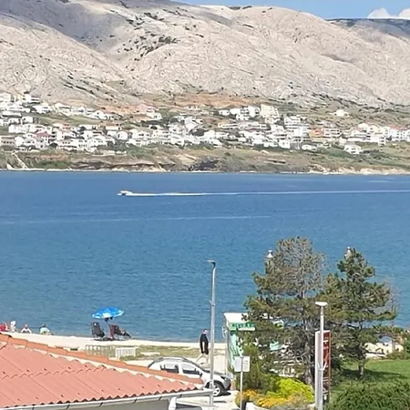 In A Residential Building In The Center Of Pag Apartmán
